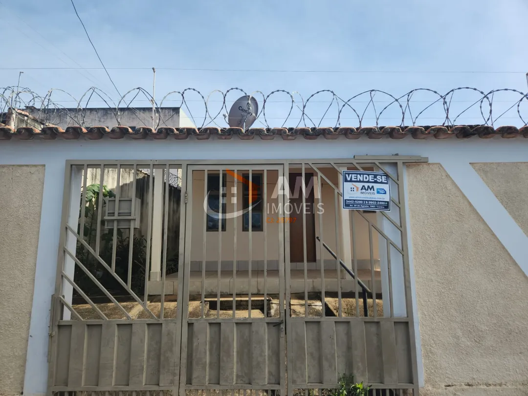 Casa à venda no bairro Santa Helena II