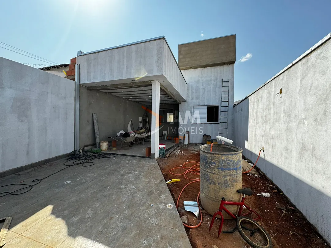 Casa à venda no bairro Santa Mônica