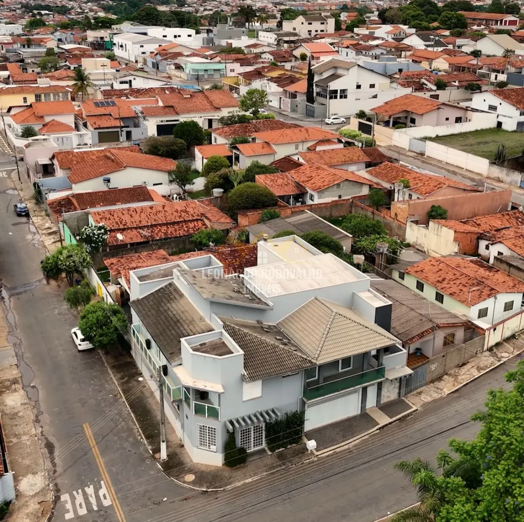 Casa à venda no bairro Centro